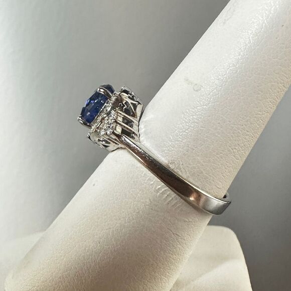 STUNNING 2.23ct sapphire with .28ctw diamonds, set in 18k white gold ring!! - Picture 16 of 17